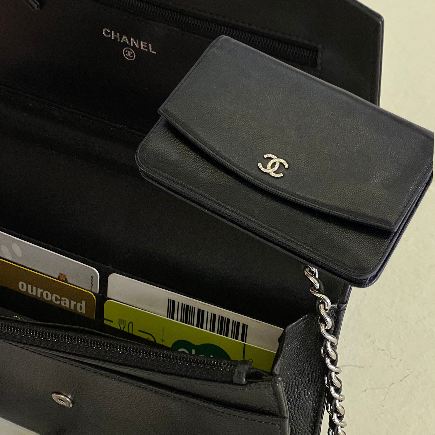 4 maneiras para usar sua Chanel WOC - Cansei Vendi - Brechó de Luxo Online  e Moda Circular